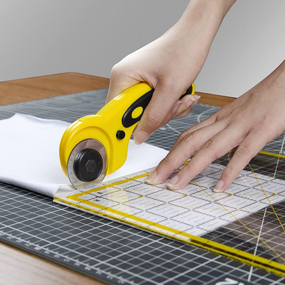 WORKLION Ergonomic Rotary Cutter Set: Safety Lock, 2 Replacement Blades for Sewing, Quilting, Scrapbooking & Arts & Crafts