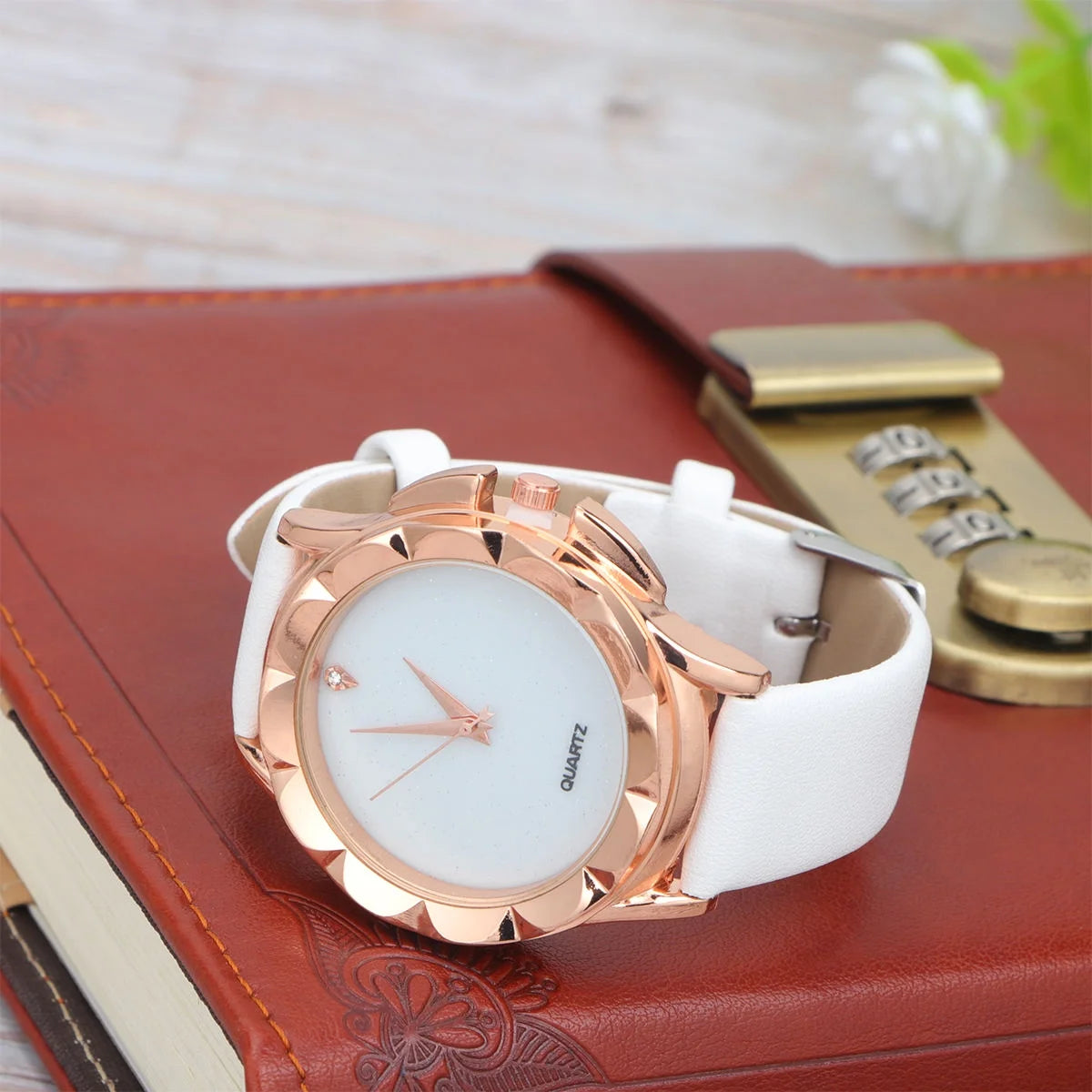 Watches Elegant Wrist Watches with PU Leather 1Pcs for Daily Wear