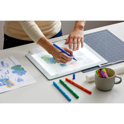 Cricut Brightpad - Light Tablet - 29.2 X 22.8 Cm - 34.3 X 27.9 Cm