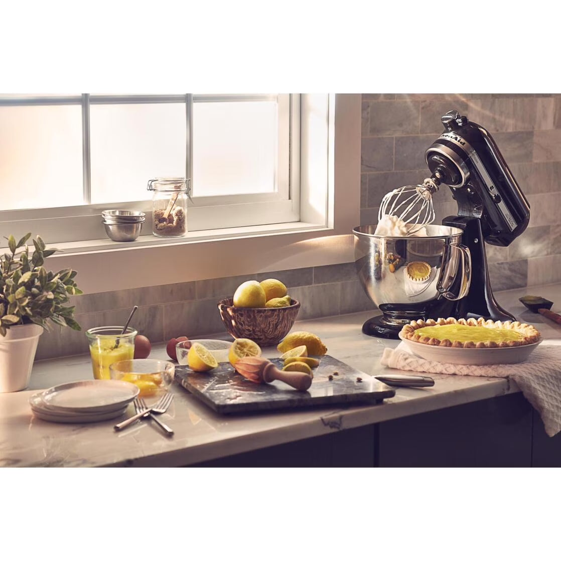 ® Artisan® Series 5 Quart Tilt-Head Stand Mixer, Onyx Black, KSM150PS