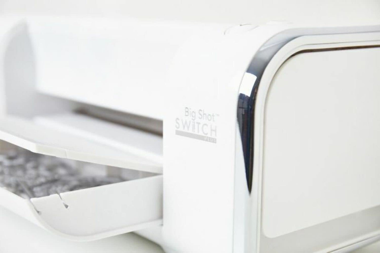 Sizzix Big Shot Switch plus Starter Kit (White), Electric Die Cutting & Embossing Machine for Arts & Crafts, Card Making, Scrapbooking & Papercraft (9-Inch Opening)