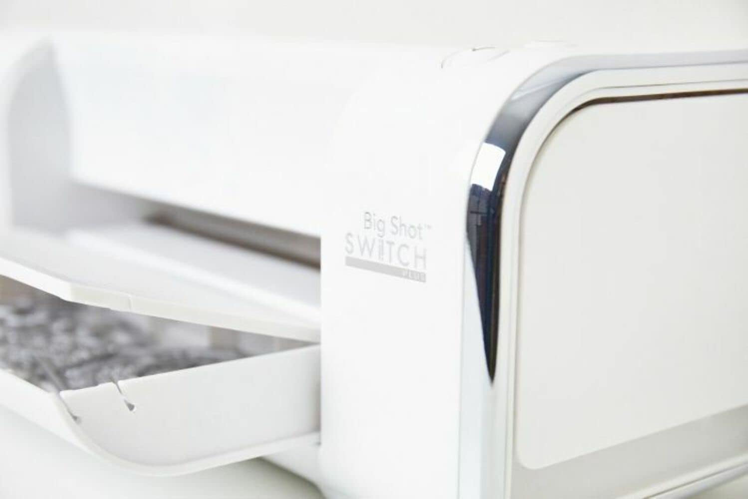 Sizzix Big Shot Switch plus Starter Kit (White), Electric Die Cutting & Embossing Machine for Arts & Crafts, Card Making, Scrapbooking & Papercraft (9-Inch Opening)