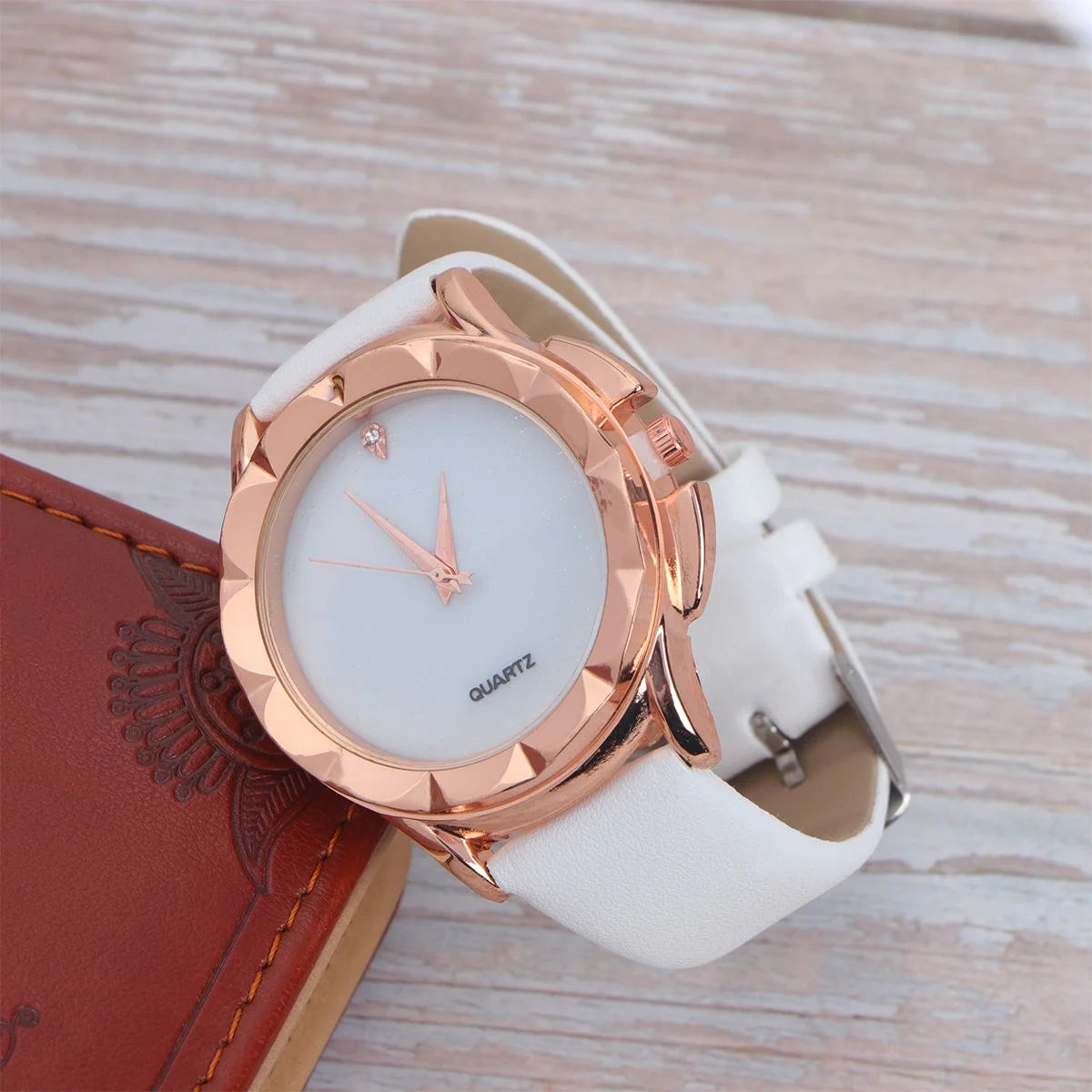 Watches Elegant Wrist Watches with PU Leather 1Pcs for Daily Wear