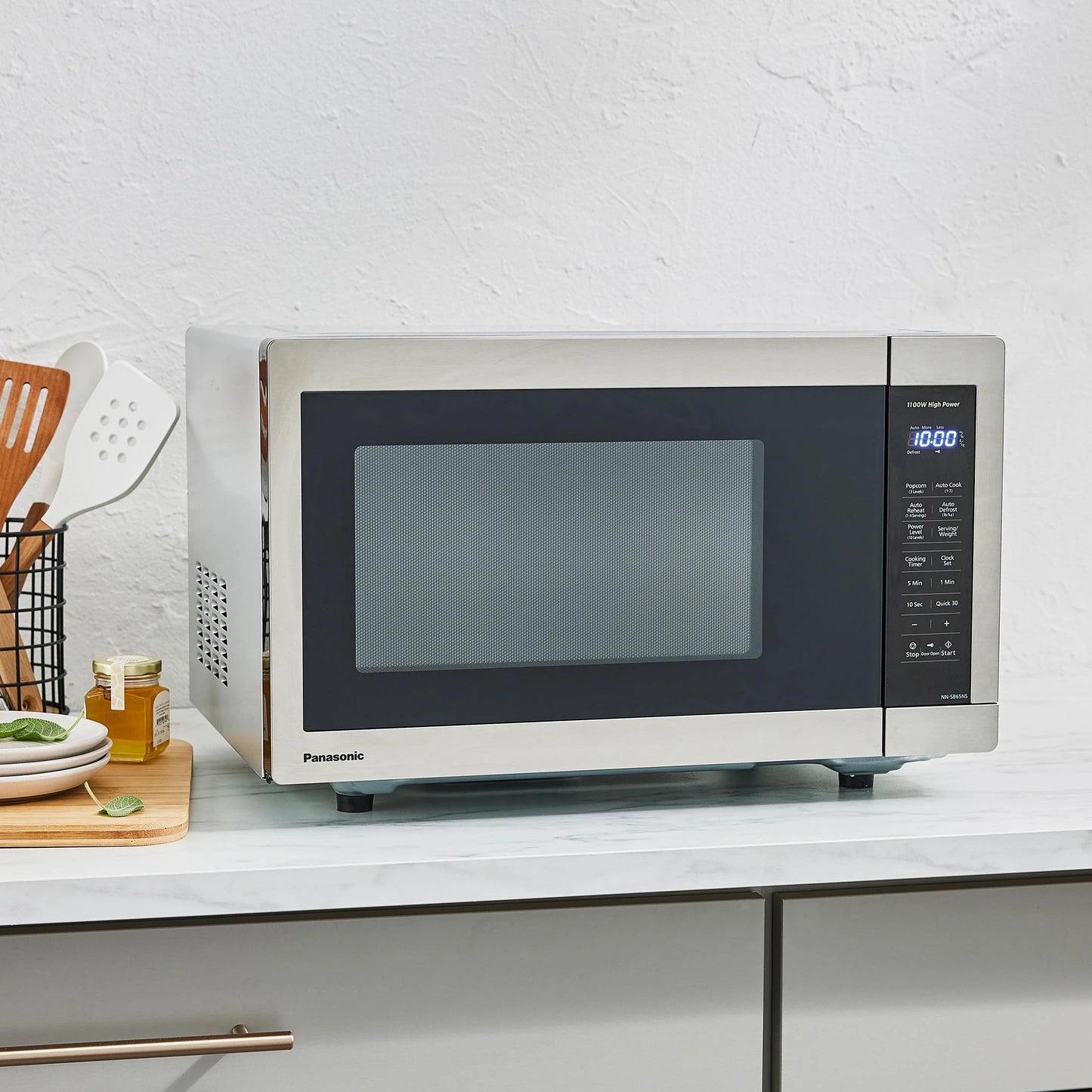 1.3 Cu Ft Countertop Microwave Oven in Glass Door