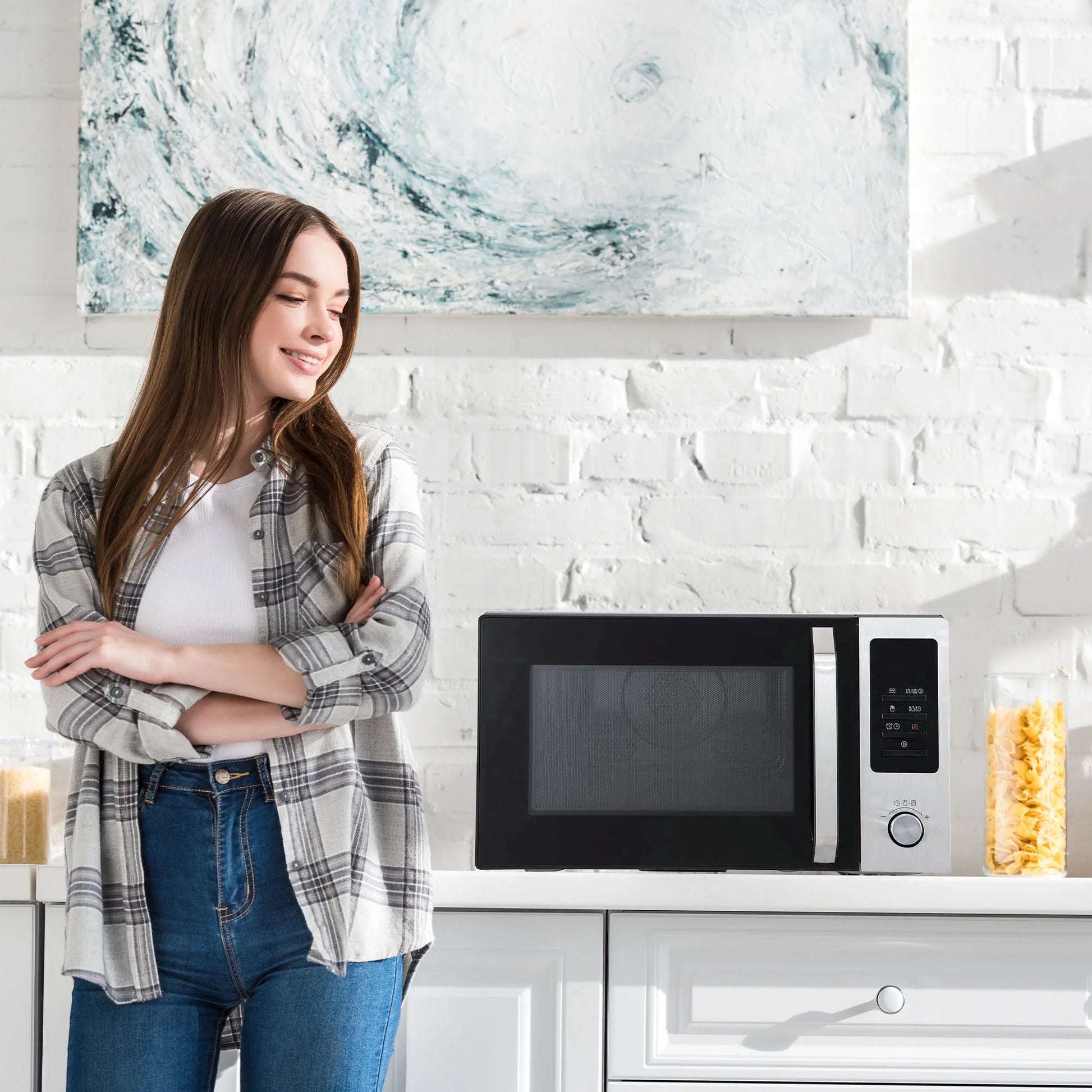 1 Cu Ft Countertop Microwave Oven in Multicolored