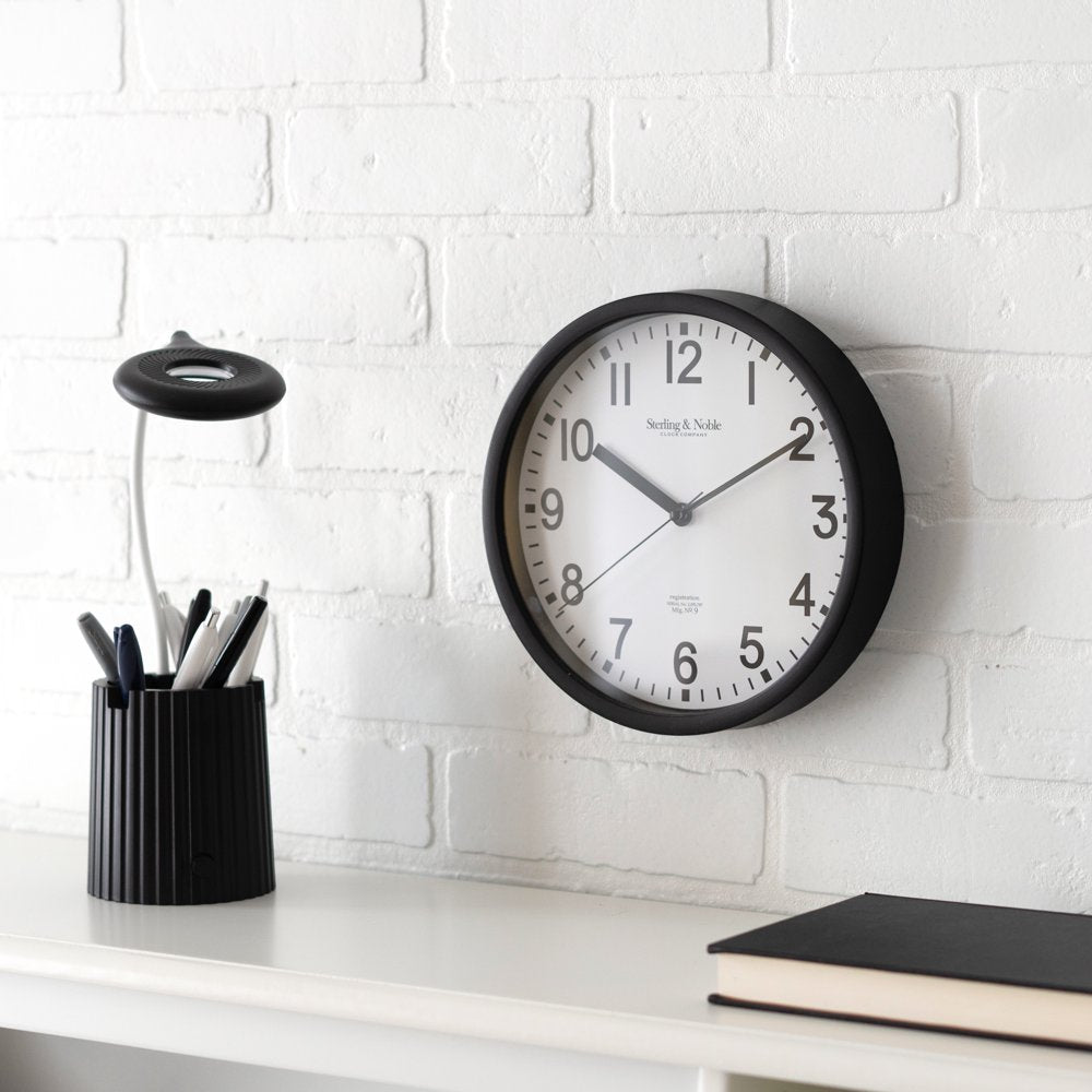 Basic Indoor 8.78" Black Analog round Modern Wall Clock