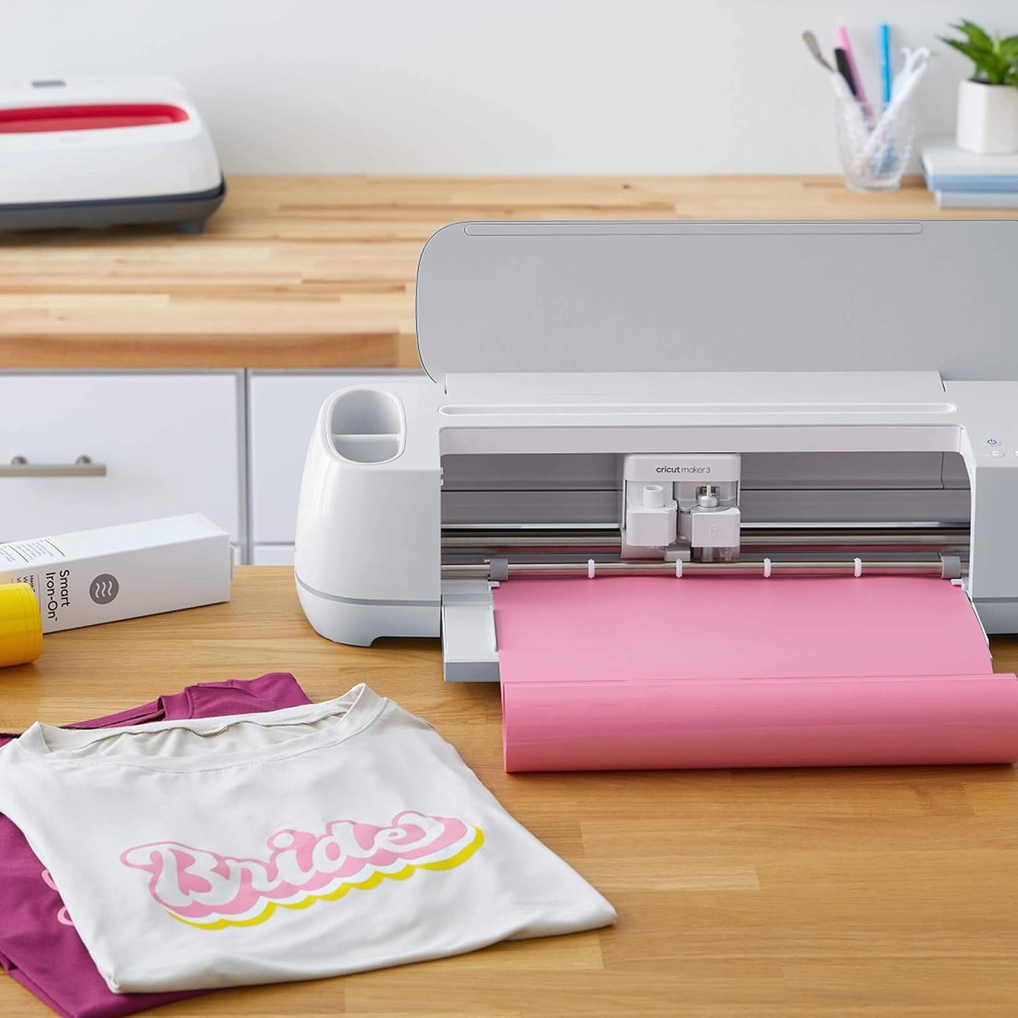 Cricut Smart Iron-On Heat-Transfer Vinyl | 1 Sheet | 33Cm X 2.7M | Pink, (9Ft), 2009059