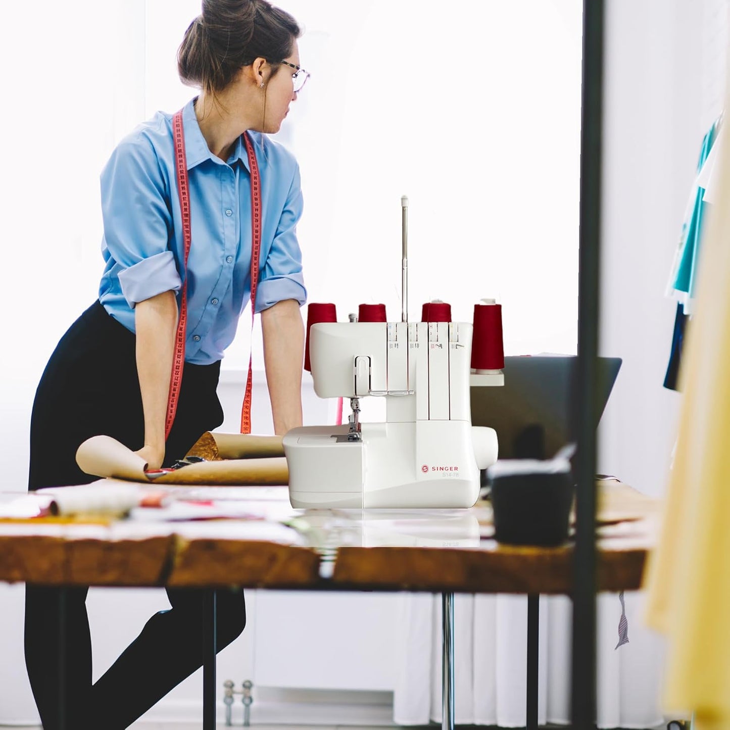 SINGER S14-78 Serger with Accessory Kit | Overlock Machine with 2-3-4 Stitch Capability, 1200 Stitches/Minute, Differential Feed, LED Light & Free Arm, White