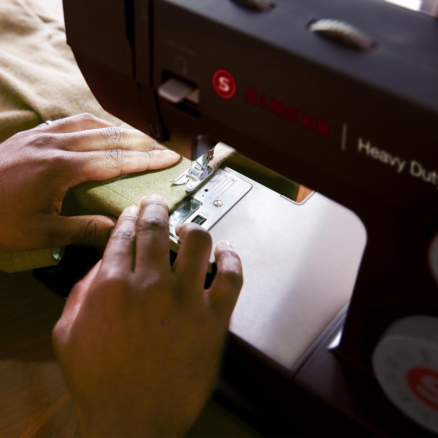 SINGER Heavy Duty 4432 High Speed Black Sewing Machine with Accessory Kit | Strong Motor with Enhanced Piercing Power, 110 Stitch Applications, Full Metal Frame, 1-Step Buttonhole & LED Light