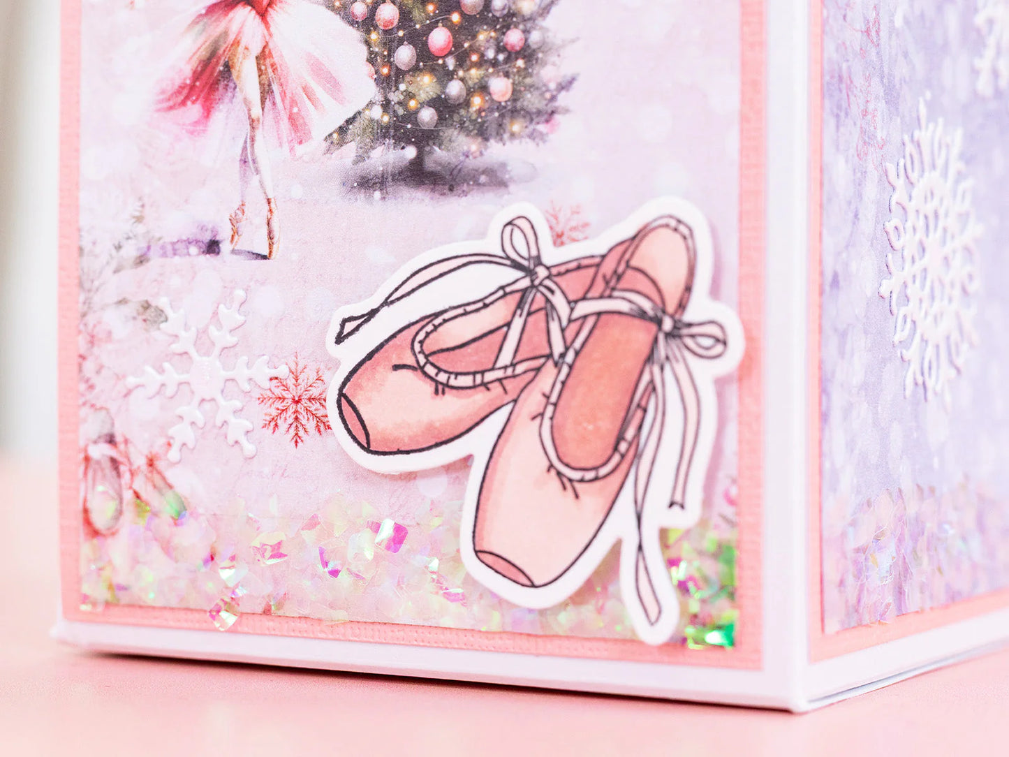 Sara Signature a Christmas Dream Stamp and Die - Elegant Slippers