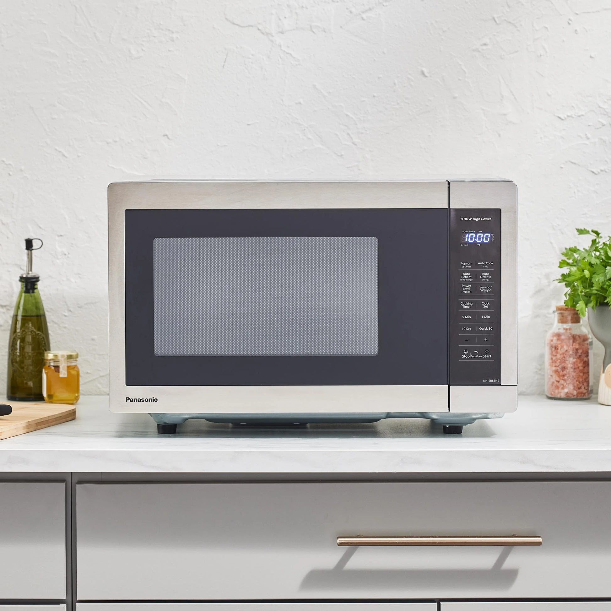 1.3 Cu Ft Countertop Microwave Oven in Glass Door